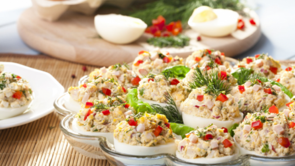 Cum să prepari cele mai gustoase ouă umplute. Aperitivul perfect pentru zilele de sărbătoare